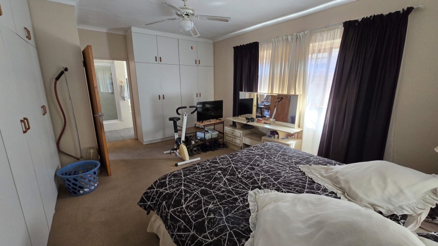 4 Bedroom Property for Sale in Wellway Park Western Cape